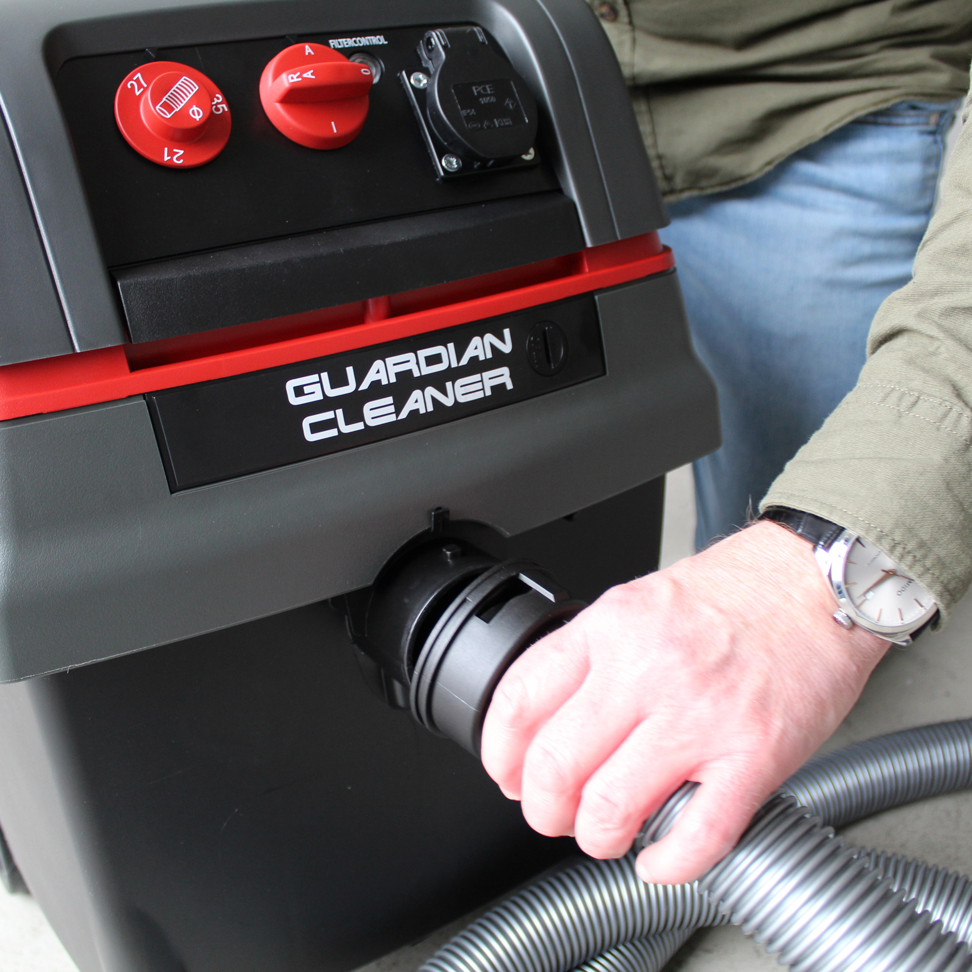 Bedienfeld am ISC Guardian Cleaner H+ Asbest