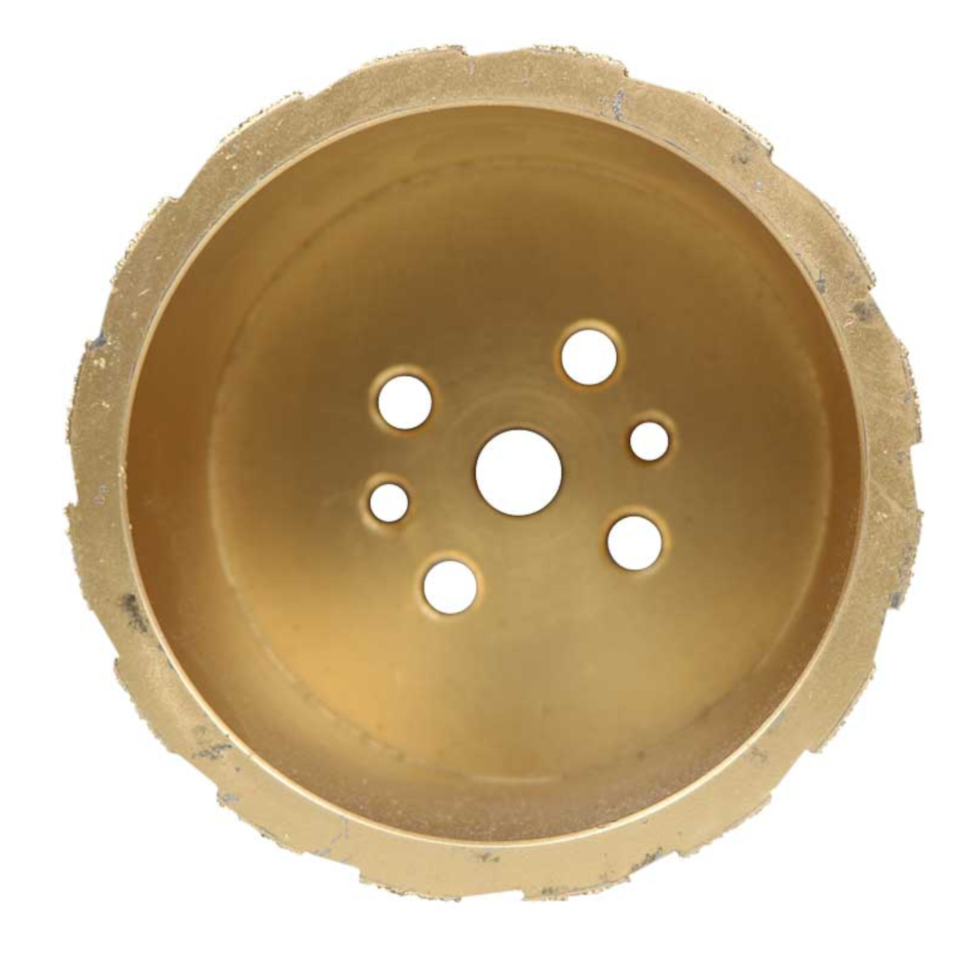 Eine goldfarbene Lochsäge mit mehreren Löchern in der Mitte. Der Rand ist gezahnt, um präzise Schnitte zu ermöglichen. Die Innenseite zeigt eine glatte Oberfläche. Ideal für das Bohren in harte Materialien.