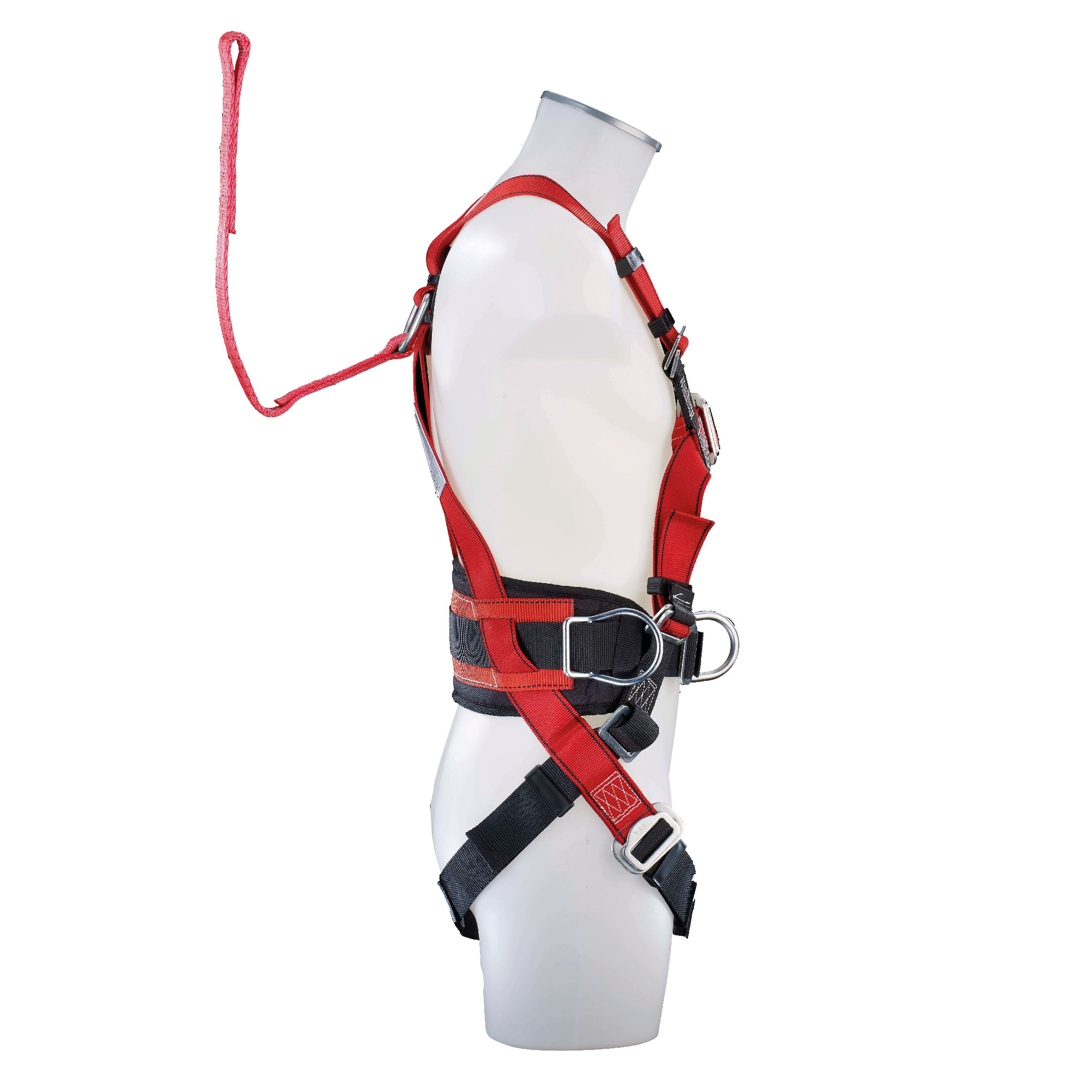 Das Bild zeigt ein Auffanggurt-System, das an einem weißen Mannequin befestigt ist. Der Gurt hat eine Kombination aus roten und schwarzen Sicherheitsriemen mit speziellen Befestigungspunkten für Karabinerhaken, die für Arbeiten in der Höhe verwendet werden.