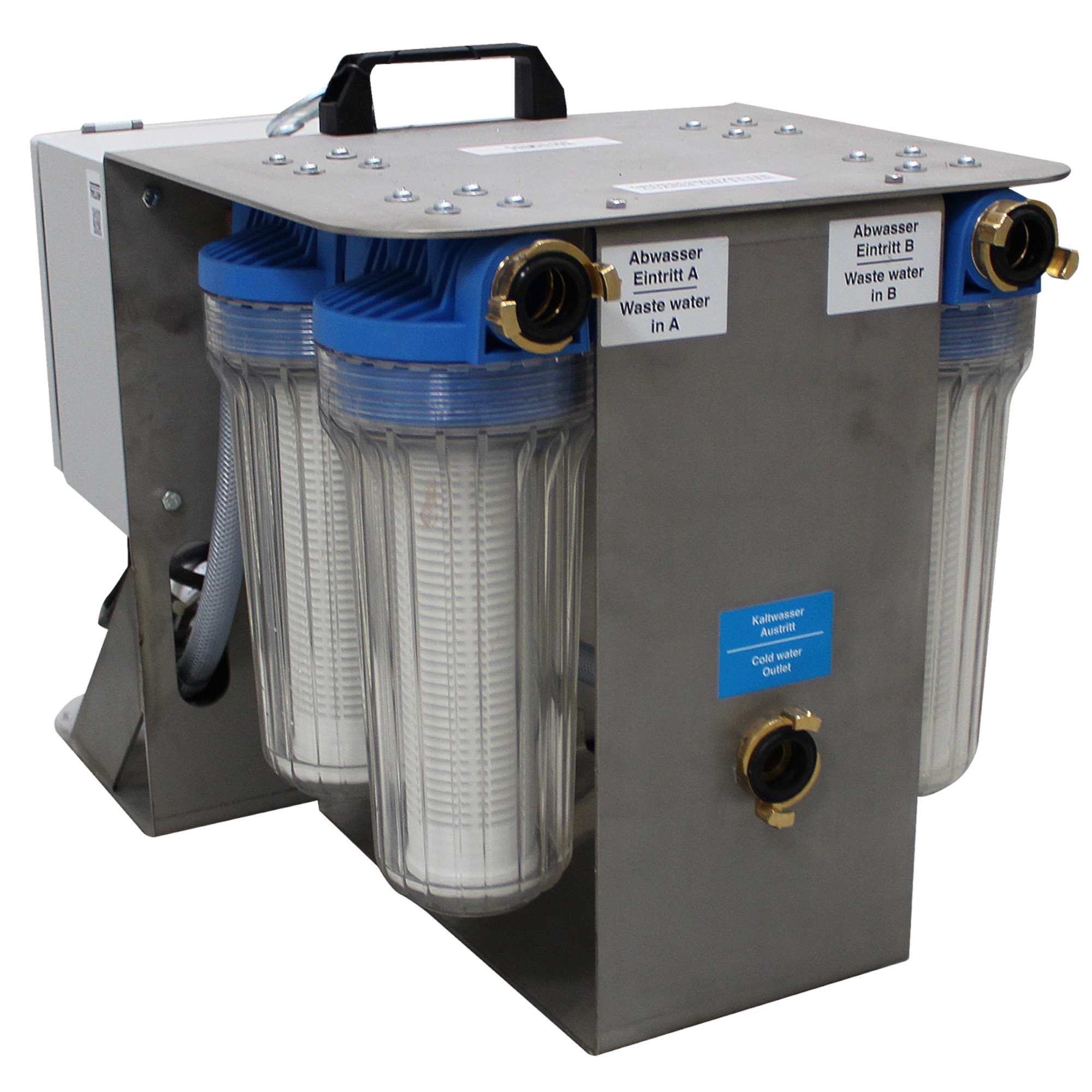 Ein Edelstahl-Wasserfilter mit drei transparenten Filtern. Oben sind zwei Anschlüsse für Abwasser mit den Beschriftungen "Abwasser Eintritt A" und "Abwasser Eintritt B". Ein weiterer Anschluss für kaltes Wasser befindet sich an der Seite, gekennzeichnet mit "Kaltwasser Ausritt".